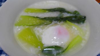 チンゲン菜と温玉粥